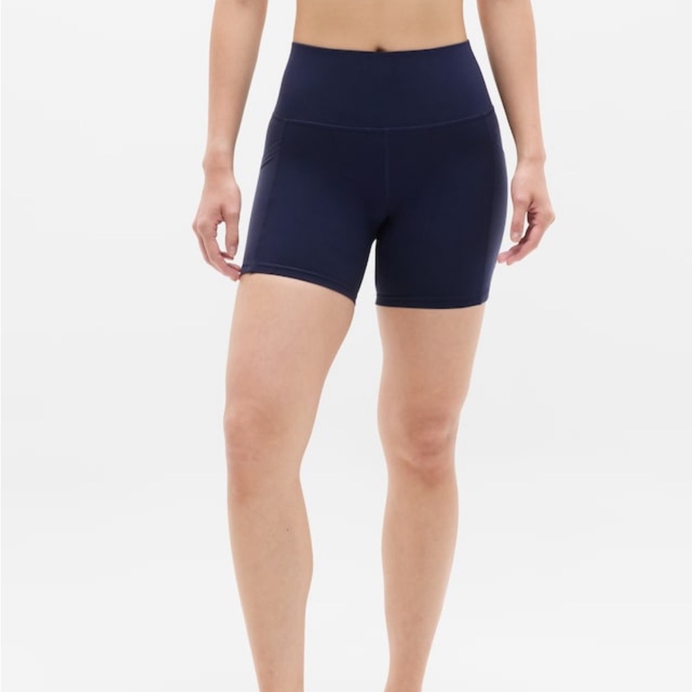 Athleta Salutation Stash Shorts XL Navy